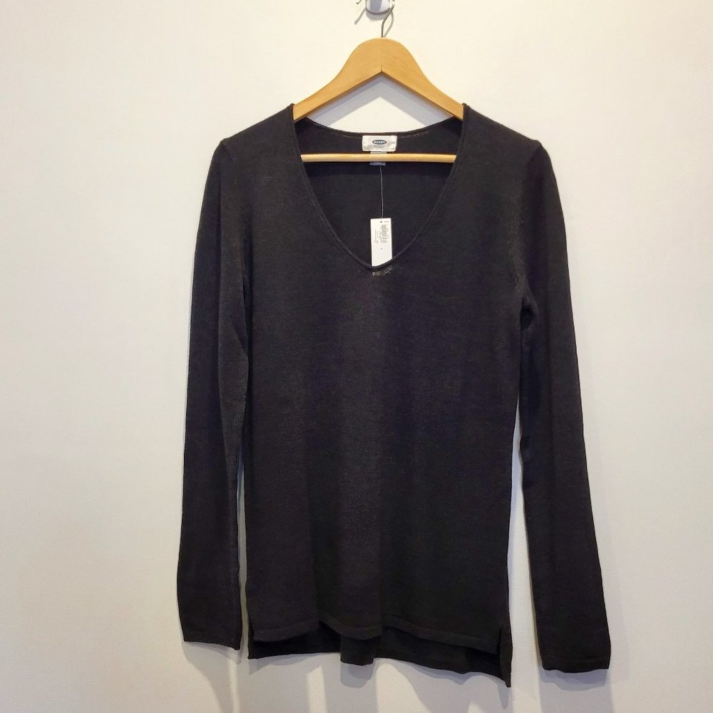 Old Navy Gray V Neck Pullover Sweater, Size Medium, NWT